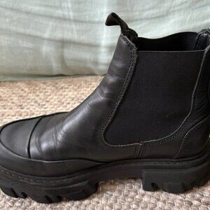 Ganni Black Cleated Low Chelsea Boots Size 38/ US size 7.5-8 Good Used Condition
